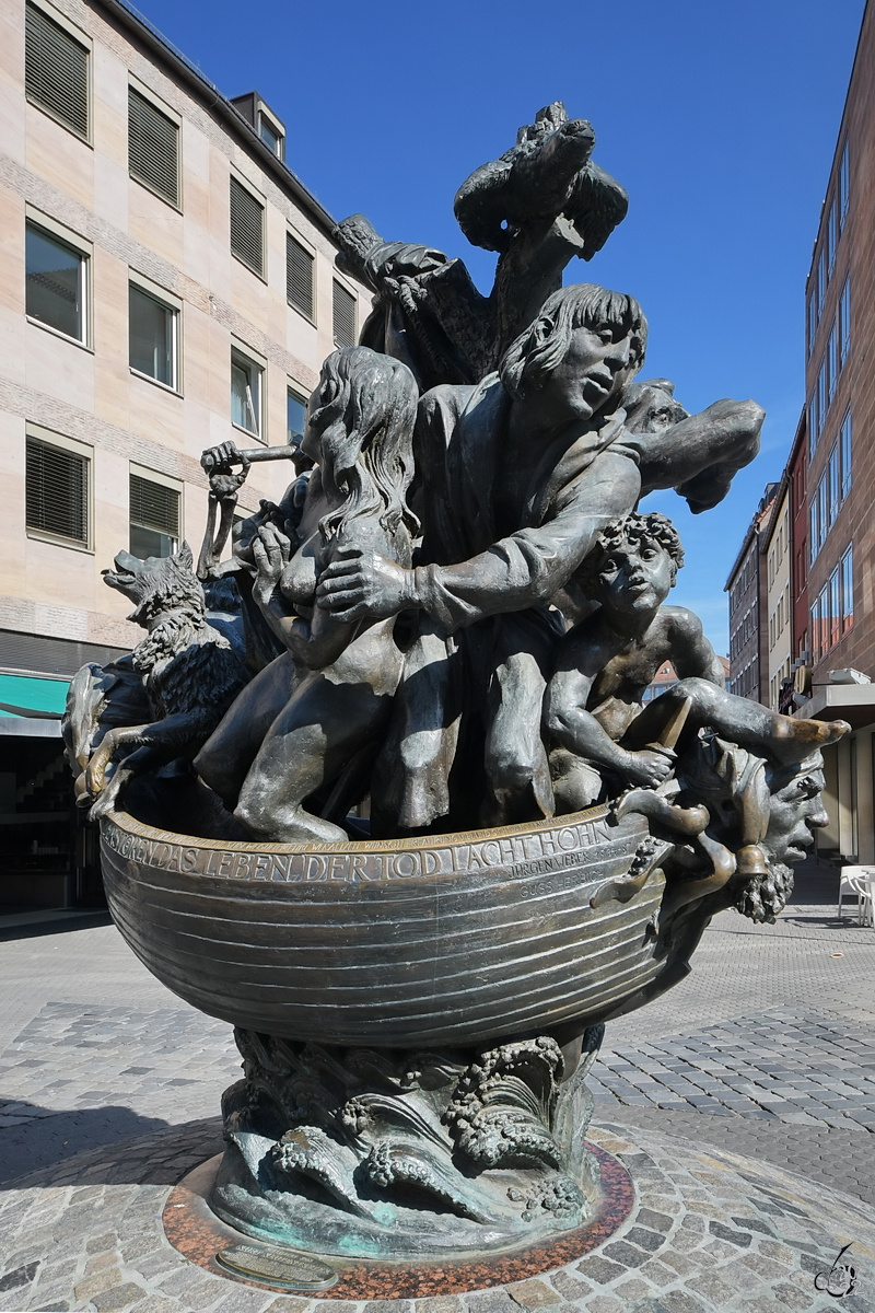 Das Narrenschiff ist ein Brunnen in Nrnberg. (Mai 2017)