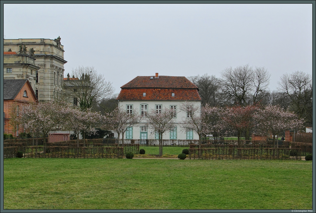 Das Natureum am Schloss in Ludwigslust wurde 1747 bis 1750 als Fontnenhaus zur Versorgung der Springbrunnen erbaut und ist das lteste Gebude der Stadt Ludwigslust. Heute beherbergt es ein Naturkundemuseum. (22.03.2014)