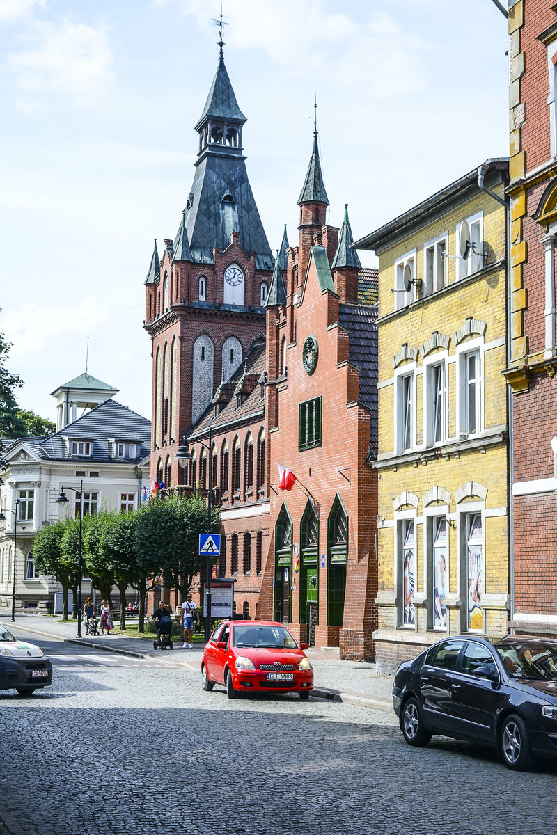 Das neogotische Rathaus von Lębork (Lauenburg in Pommern). Aufnahme: 19. August 2020.
