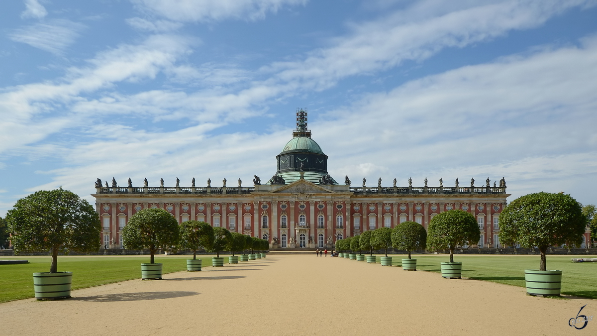 Das Neue Palais wurde 1763-1769 erbaut und befindet sich an der Westseite des Parks Sanssouci. (Potsdam, September 2012)