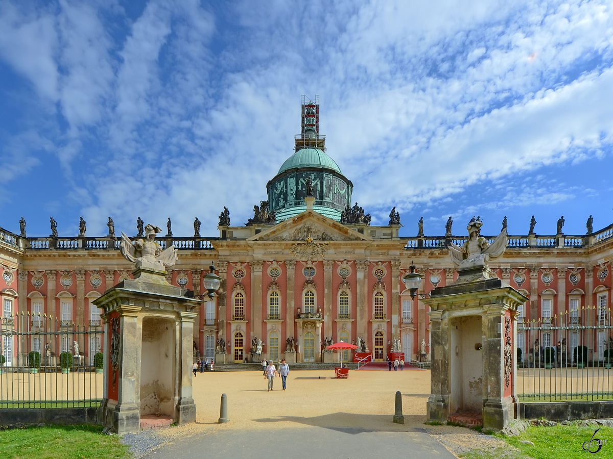 Das Neue Palais wurde 1763-1769 erbaut und befindet sich an der Westseite des Parks Sanssouci. (Potsdam, September 2012)