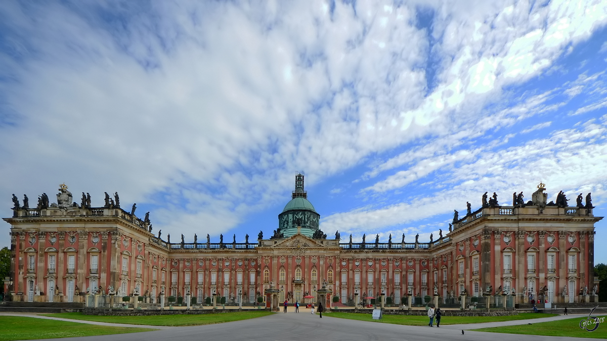 Das Neue Palais wurde 1763-1769 erbaut und befindet sich an der Westseite des Parks Sanssouci. (Potsdam, September 2012)