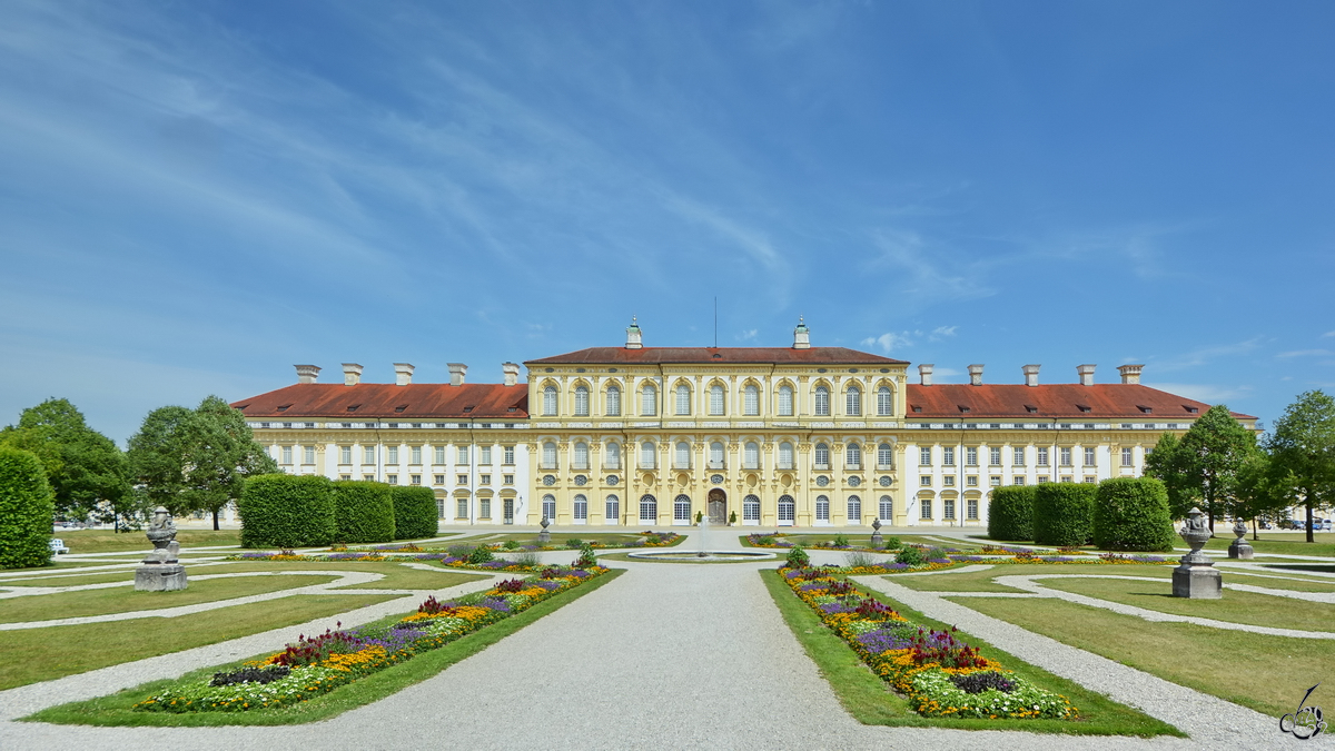Das Neue Schloss wurde ab 1701 bis 1719 im barocken Stil errichtet. (Oberschleiheim, Juli 2017)