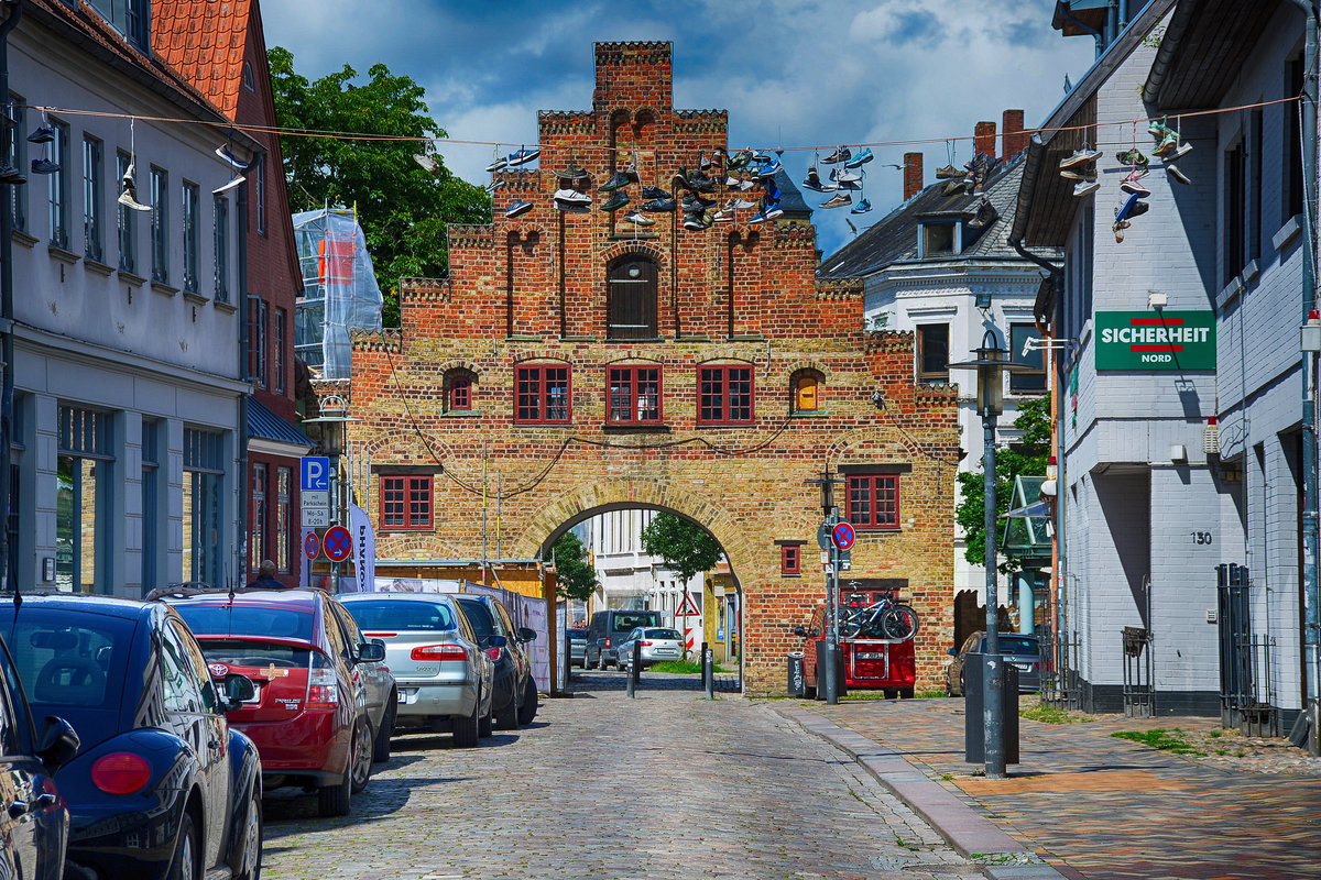 Das Nordertor ist ein Stadttor, das die Stadt Flensburg einst nach Norden begrenzte. Es war damit ein wichtiger Teil der ehemaligen Flensburger Stadtbefestigung. Heute ist es ein Wahrzeichen der Stadt. Aufnahme: 11. Juli 2020.