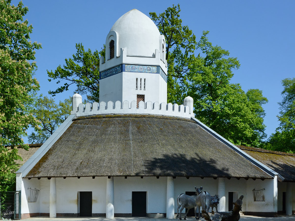 Das Persische Pferdehaus aus den Anfngen des 20. Jahrhunderts im Zoologischen Garten in Berlin-Mitte. (April 2018)