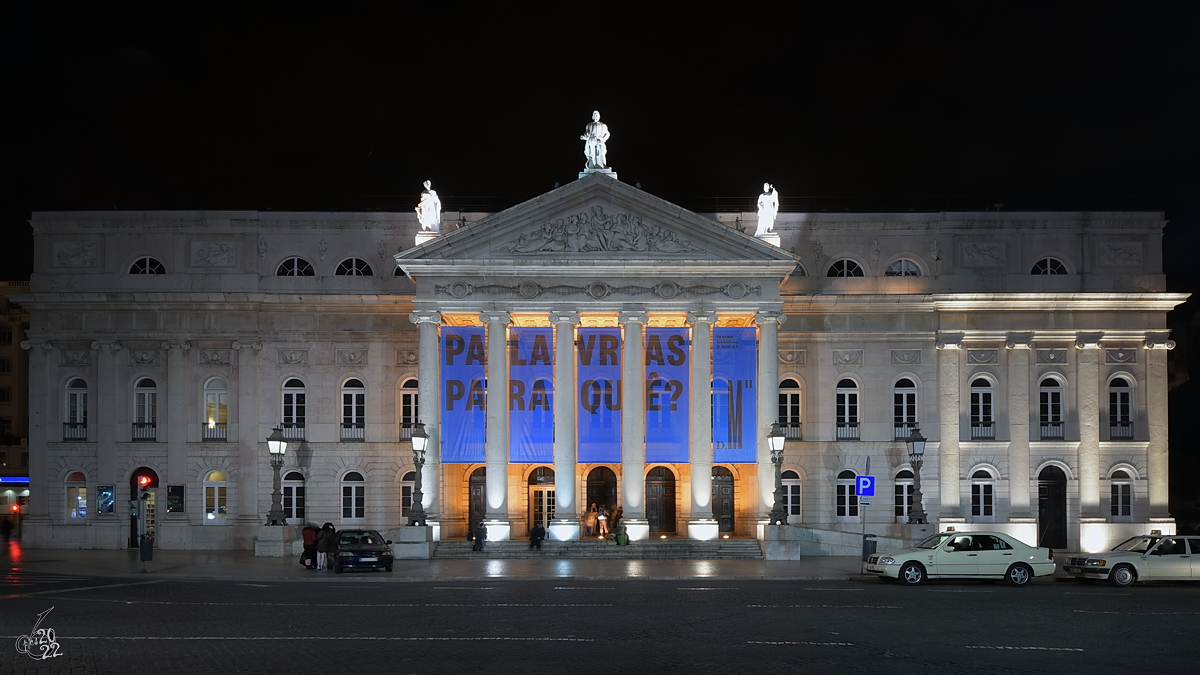 Das portugiesisches Nationaltheater (Teatro Nacional D. Maria II) wurde von 1842 bis 1846 im klassizistischen Stil erbaut. (Lissabon, Januar 2017)