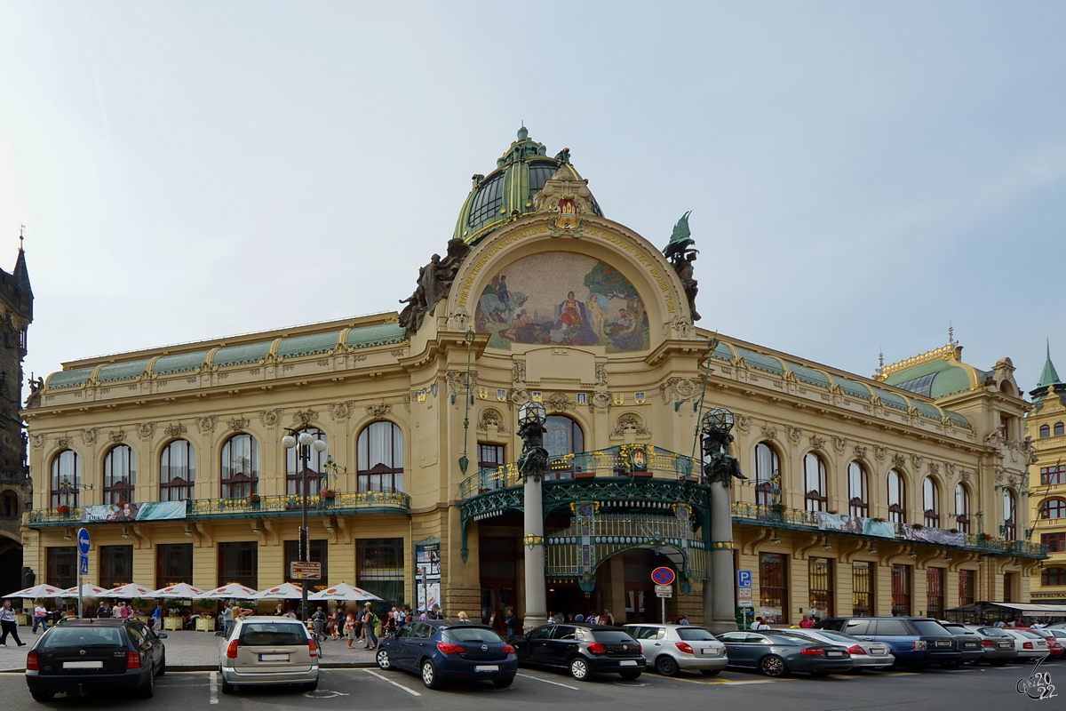 Das Prager Gemeindehaus wurde von 1906 bis 1912 im Jugendstil erbaut. (September 2012) 