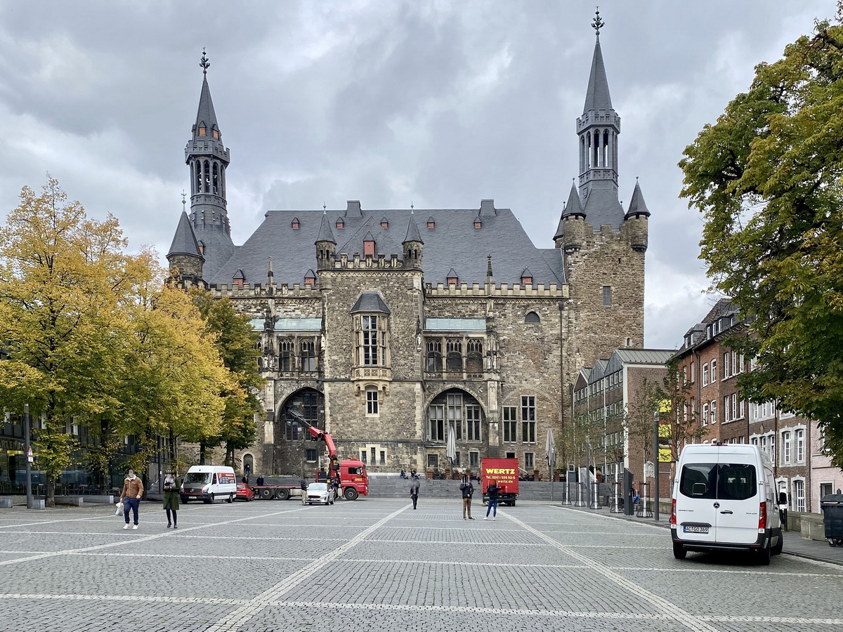 Das Rathaus von Aachen am Markt nahe dem Dom am 09. Oktober 2020.