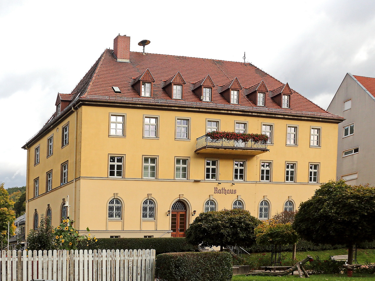 Das Rathaus an der Elbe von Bad Schandau am 15. Oktober 2021.