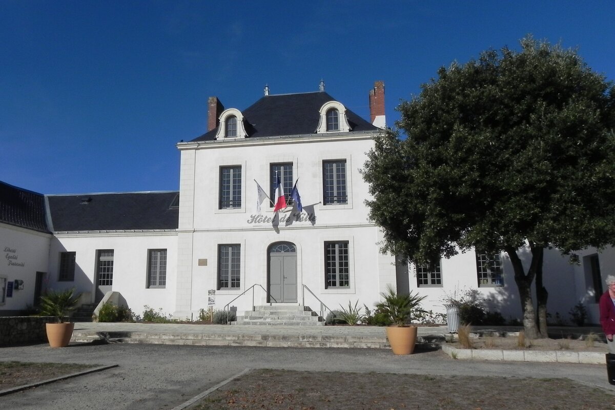 Das Rathaus (Hotel de Ville) in der Gemeinde L’Épine auf der Insel Noirmoutier am 14.09.2019.