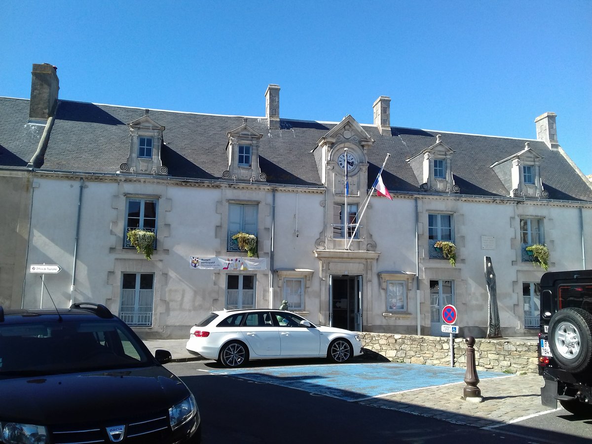 Das Rathaus von Noirmoutier, einer Insel im Atlantik, südlich der Loiremündung am 17.09.2019.