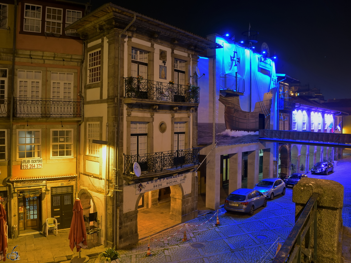 Das Restaurant Alfândega D'ouro in Porto. (Januar 2017)