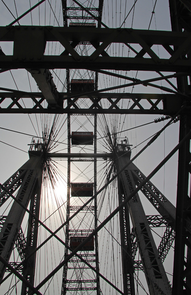 Das Riesenrad im Wiener Prater mal aus einer anderen Perspektive gesehen, 25.09.2014.