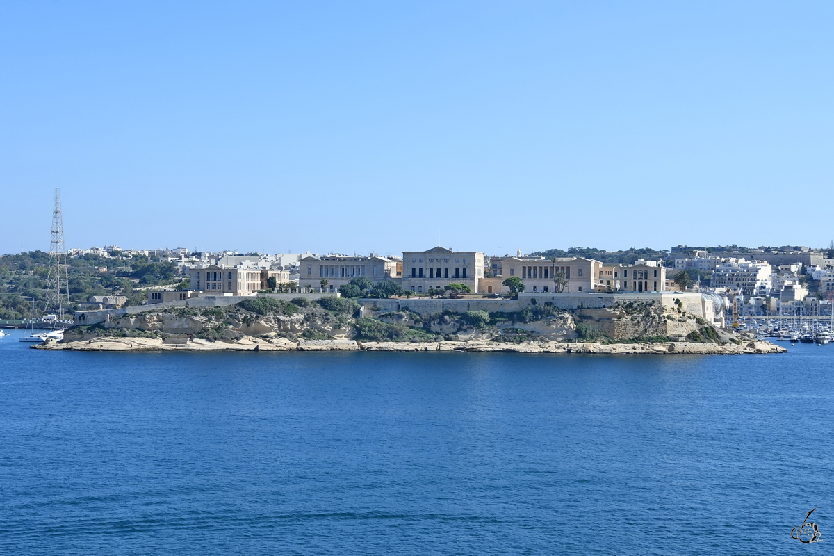 Das Royal Naval Hospital Bighi (RNH Bighi), war ein groes Marinekrankenhaus in der kleinen Stadt Kalkara. Seit 2010 ist hier die nationale Agentur fr Museen, Konservierungspraxis und Kulturerbe untergebracht. (Oktober 2017)