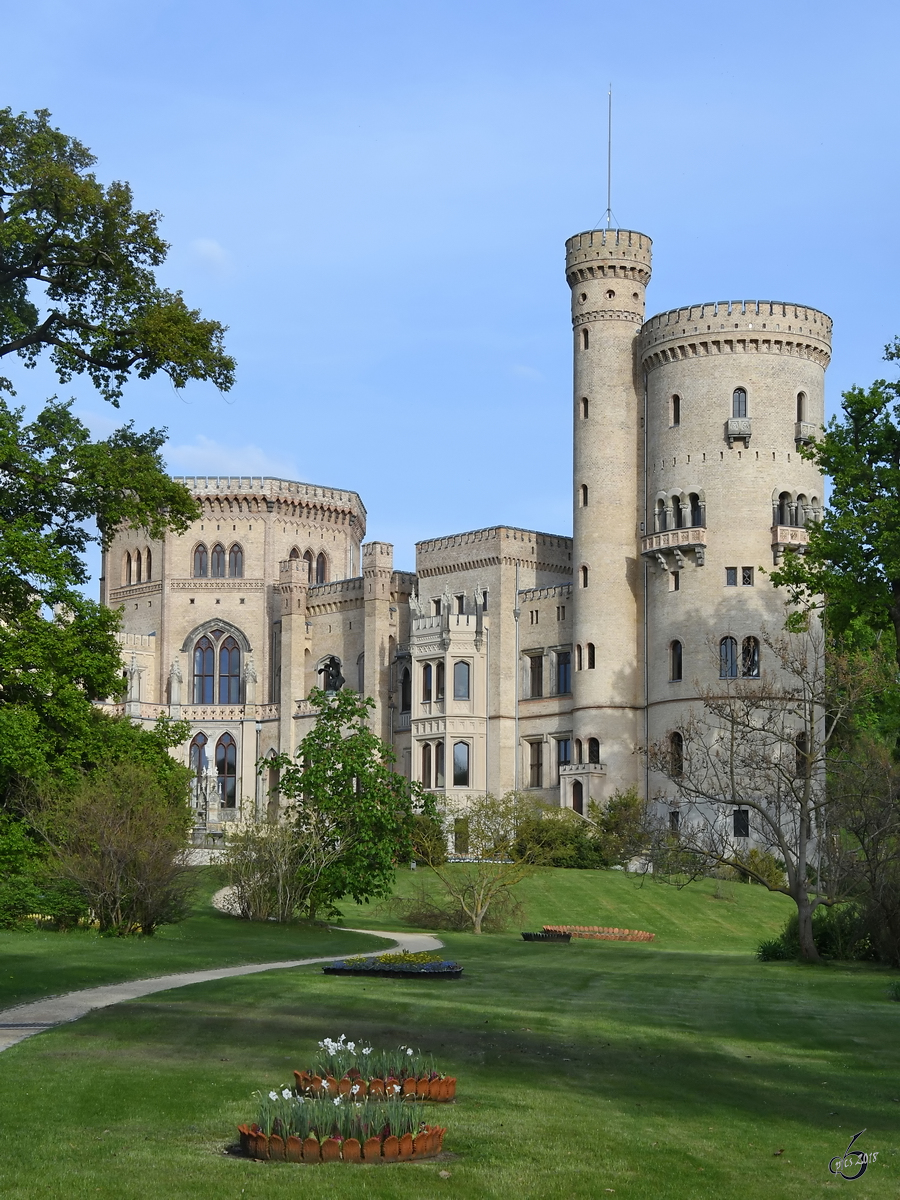 Das Schloss Babelsberg Ende April 2018 am Berliner Stadtrand.