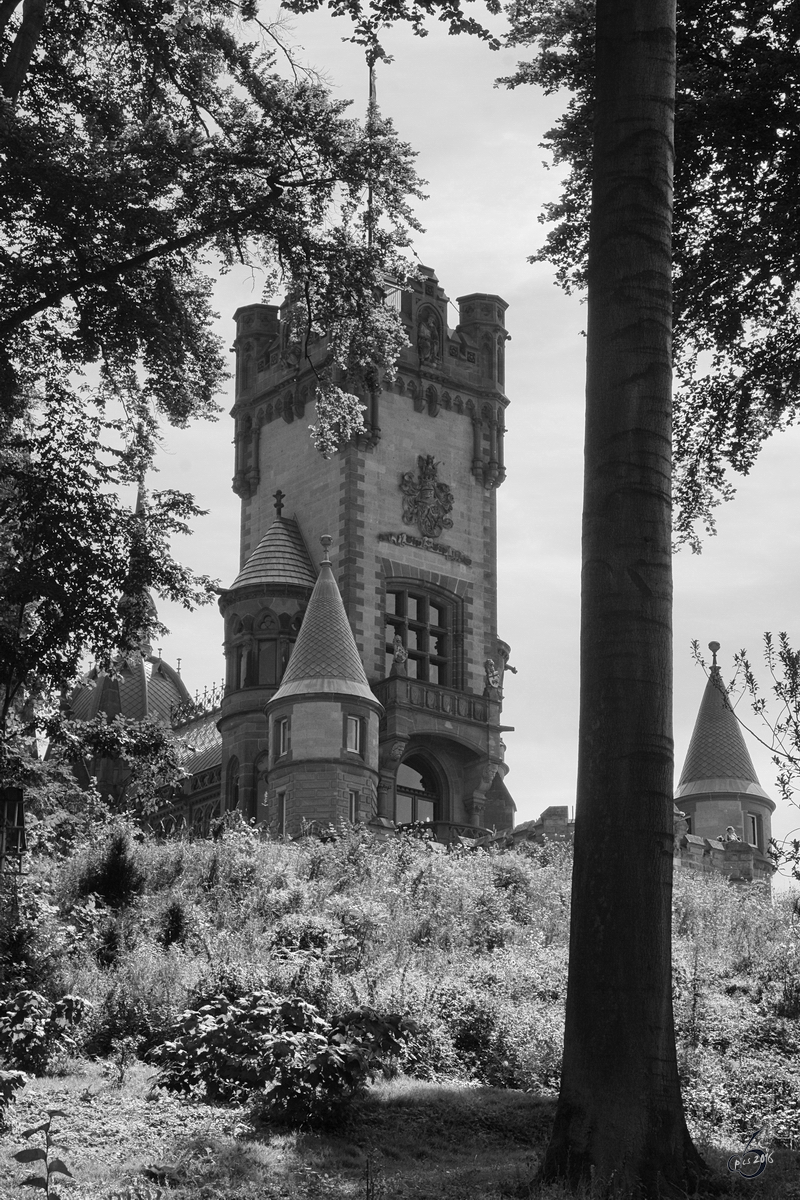 Das Schloss Drachenburg auf dem Drachenfels in Knigswinter. (August 2012)