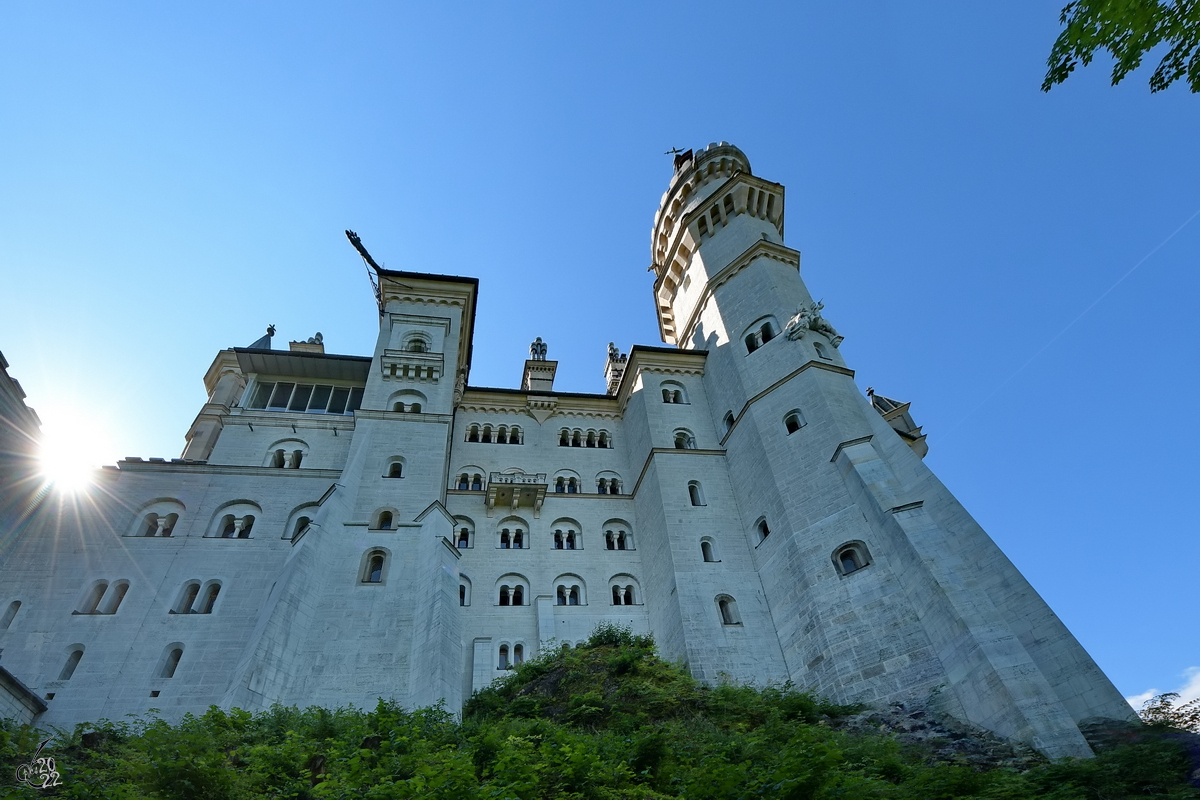 Das Schloss Neuschwanstein wird von der Sonne geksst. (Hohenschwangau, Juli 2017)