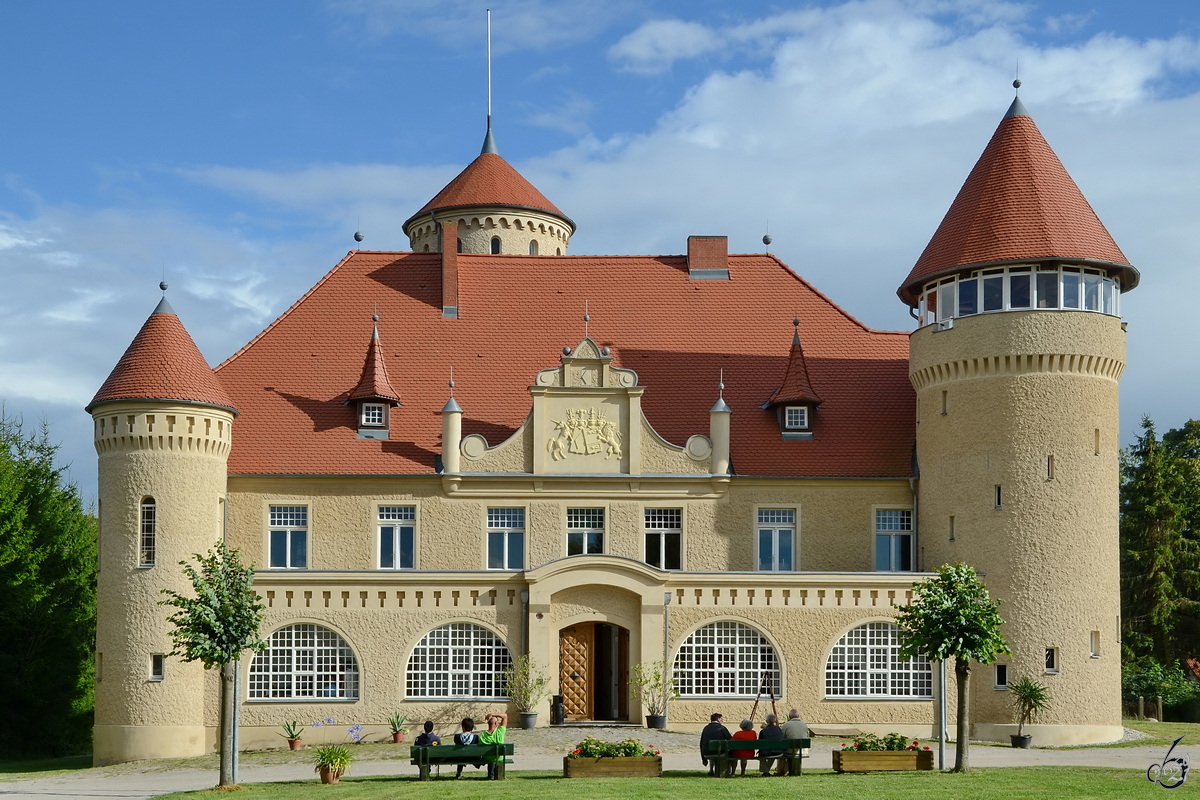Das Schloss Stolpe befindet sich stlich der Stadt Usedom. (August 2013)