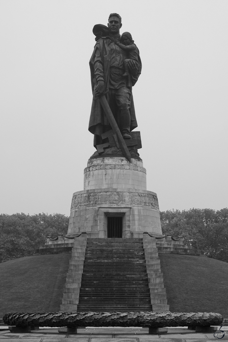 Das Sowjetisches Ehrenmal im Treptower Park (Berlin, Oktober 2013)