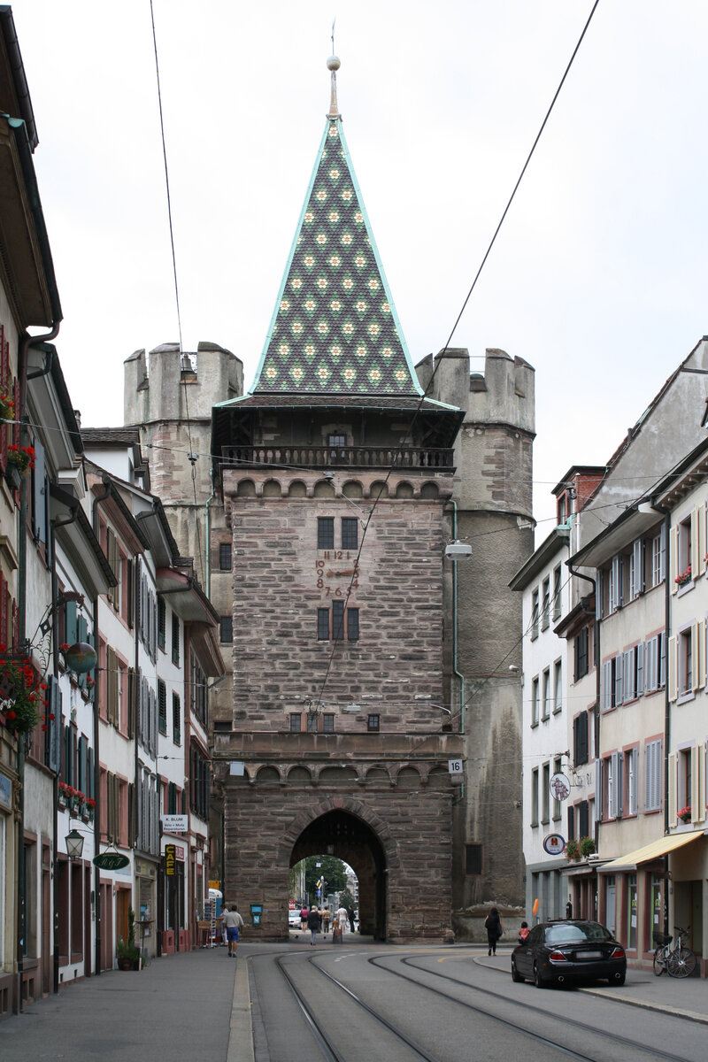 Das Spalentor, eines der drei erhaltenen Stadttore Basels. Von der Spalenvorstadt gesehen am 11.08.2009.
