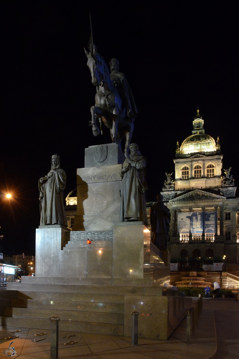 Das St.-Wenzels-Denkmal ist Wahrzeichen der Stadt Prag und das Symbol des unabhngigen tschechischen Staates. (September 2012)