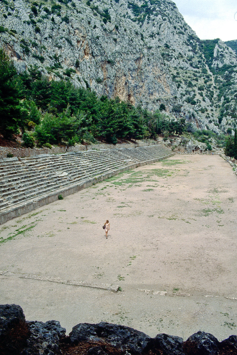 Das Stadion von Delphi. Bild vom Dia. Aufnahme: Juni 1992.