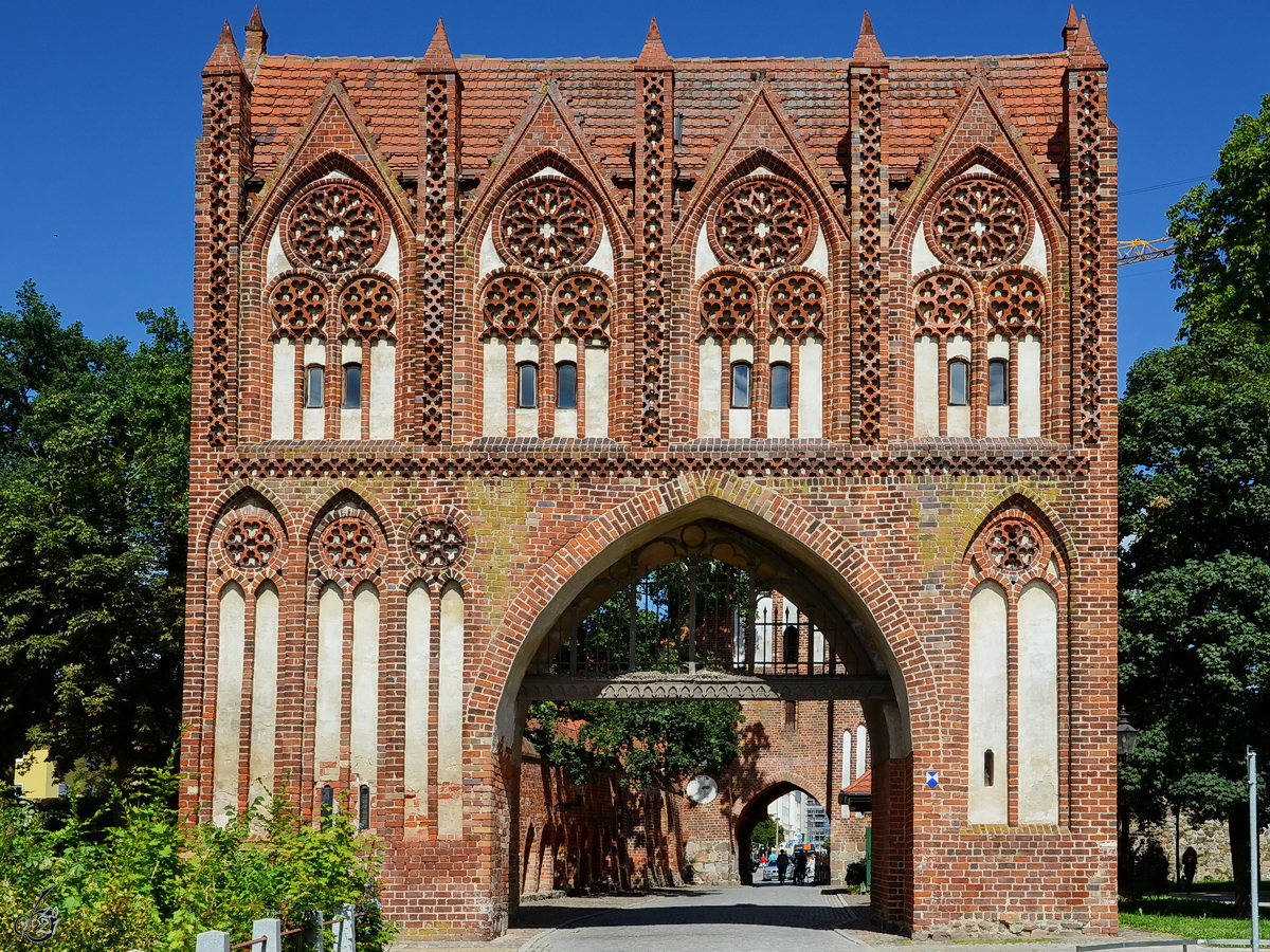 Das Stargarder Tor in Neubrandenburg wurde in der ersten Hlfte des 14. Jahrhunderts im Stil der norddeutschen Backsteingotik errichtet