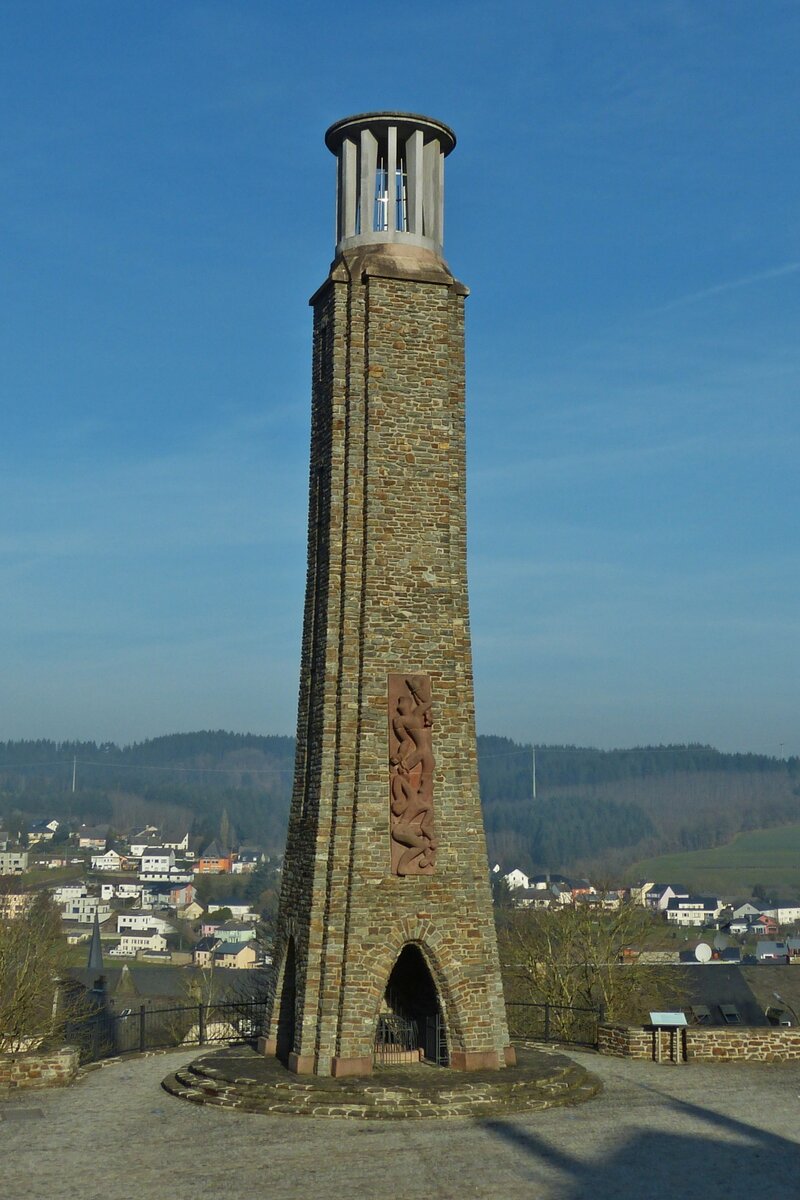 Das Streikdenkmal in Wiltz, aufgenommen an einem sonnigen Februar Tag 2023.