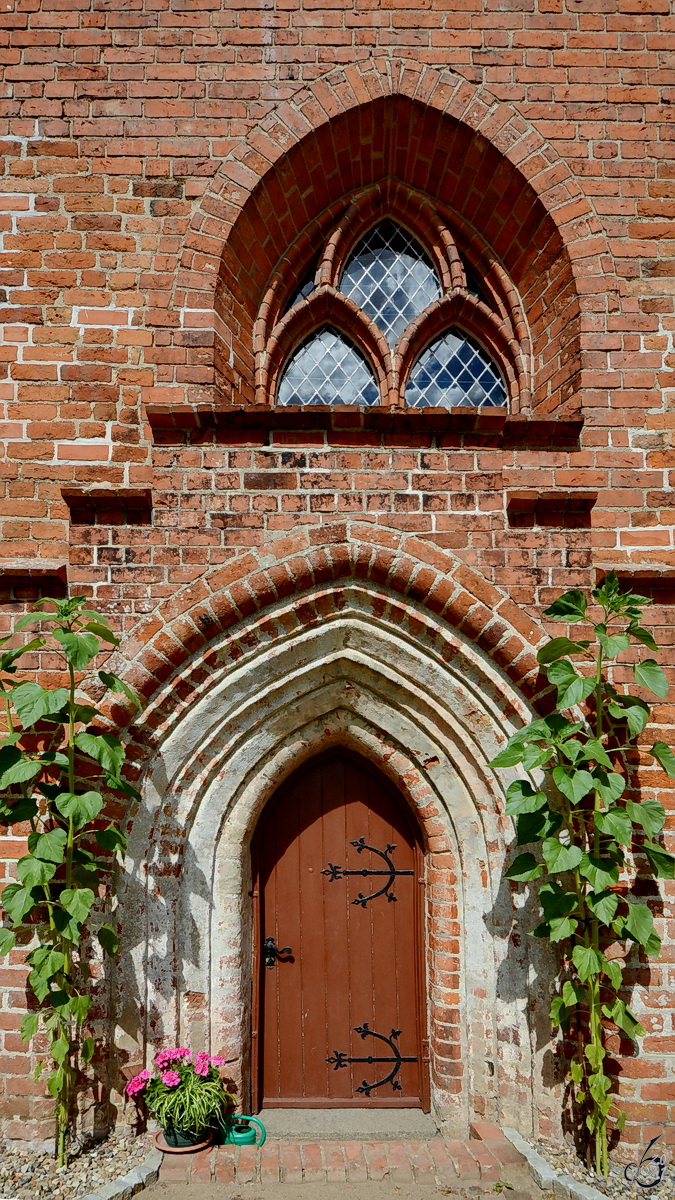 Das Sdportal der Kirche in Linstow. (August 2013)