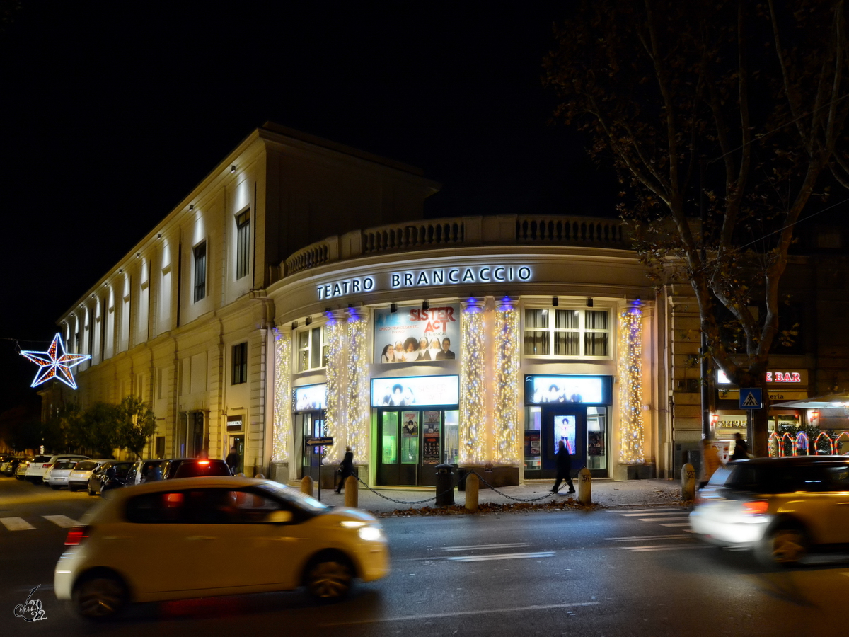 Das Teatro Brancaccio wurde 1916 unter dem Namen Teatro Morgana eingeweiht und seit 1937 auch als Kino genutzt. (Rom, Dezember 2015)