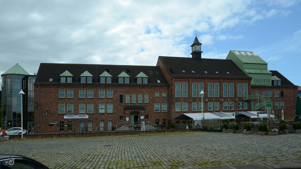 Das Theater am Stadthafen in Rostock. (August 2013)