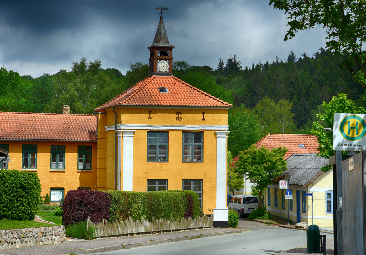 Das Turmgebude im Ort Kupfermhle (Gemeinde Harrislee). Wie der Ortsname aussagt, wurde hier in einem Werk Kupfer verarbeitet, spter hauptschlich zu Messing-Produkten
Aufnahme: 1. Juni 2019.