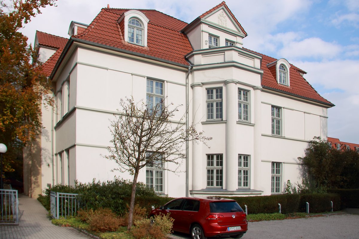 Das ist  Villa Heine (Heute Hotel Heine) in Halberstadt am 02. November 2017, benannt nach dem Entwickler Friedrich Heine der Halbestdter Wrstchen im Jahre 1883.