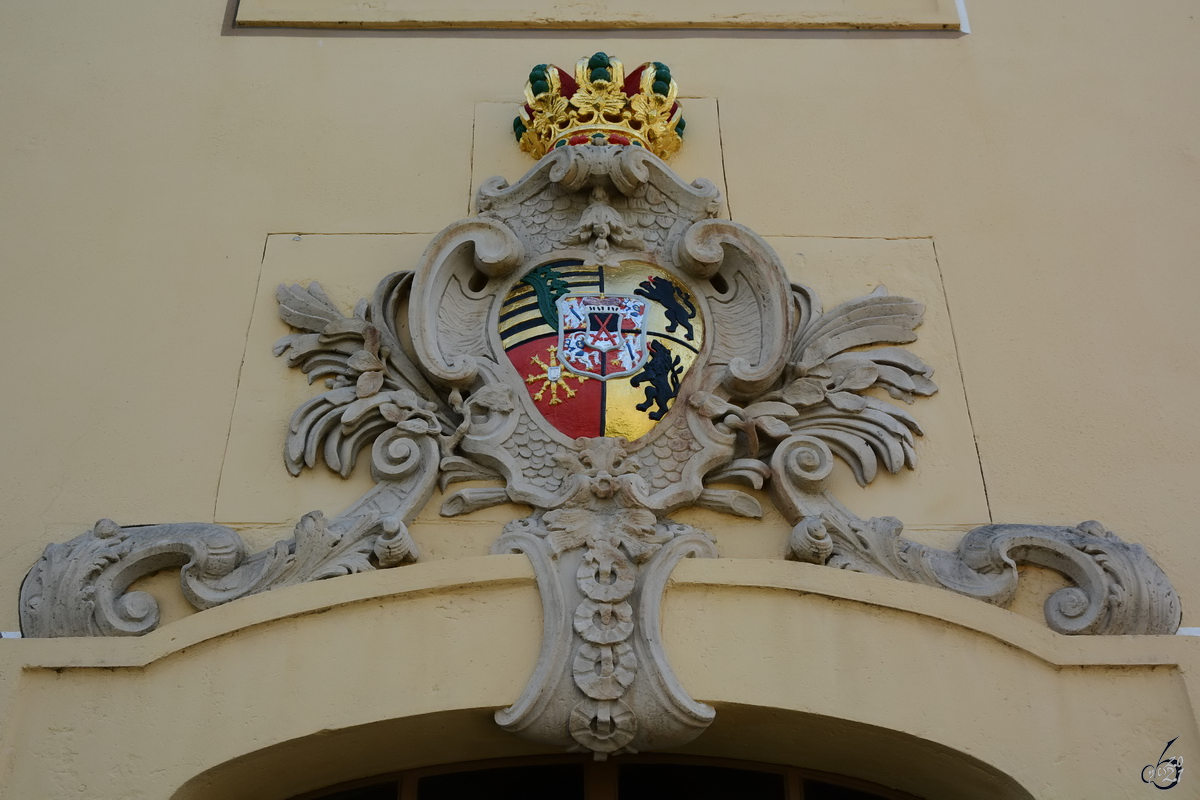 Das Wappen des Landgestts Moritzburg an der Fassade der historische Gesttsanlage. (April 2014)