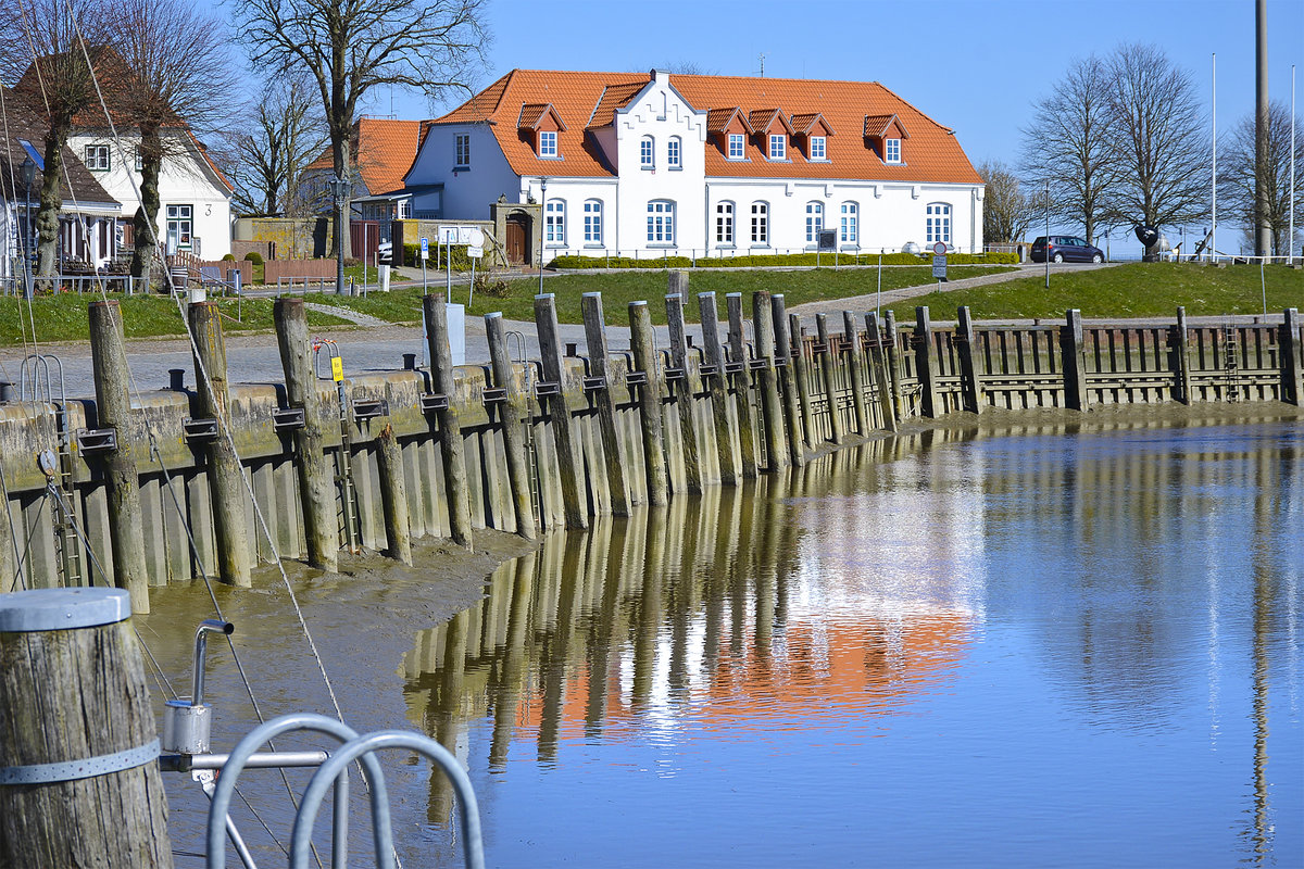 Das Wasser- und Schifffahrtsamt in Tnning (Nordfriesland). Aufnahme: 31. Mrz 2020.