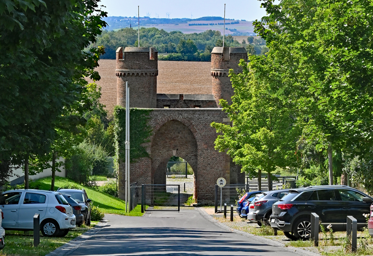 Das Weiertor in Zlpich von der Stadtseite - 25.08.2021