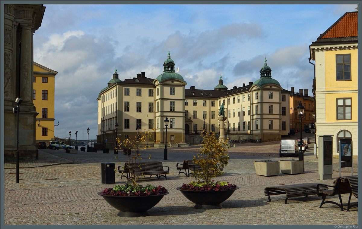 Das Wrangelsches Palais auf der Stockholmer Insel Riddarholmen wurde im 17. Jahrhundert unter Verwendung von Trmen der alten Befestigung erbaut. (29.09.2021)