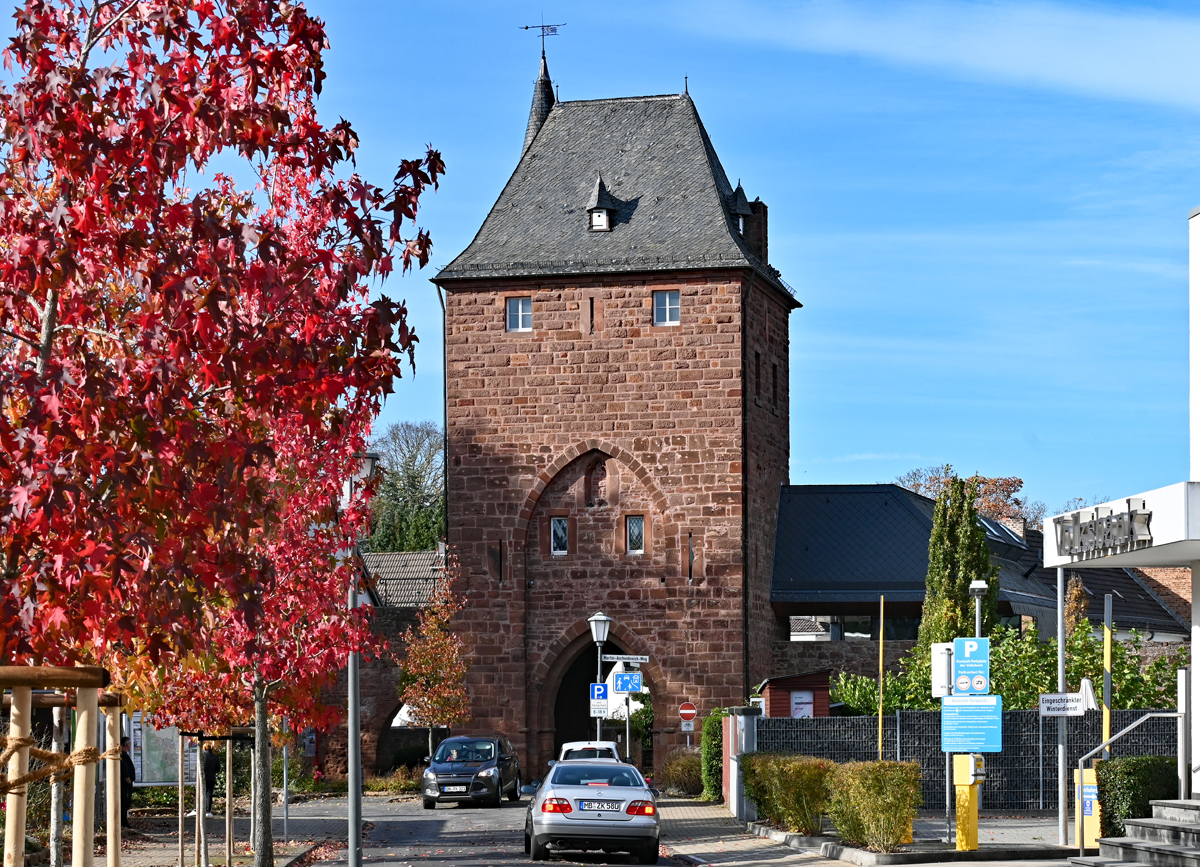 Das Zlpicher Tor, Zugang zur Innenstadt und Burg in Nideggen (Kreis Dren) - 29.10.2021