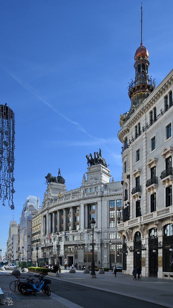 Das zwischen 1920 bis 1923 erbaute Hauptgebude der Banco Bilbao Vizcaya befindet sich im Zentrum von Madrid. (November 2022) 