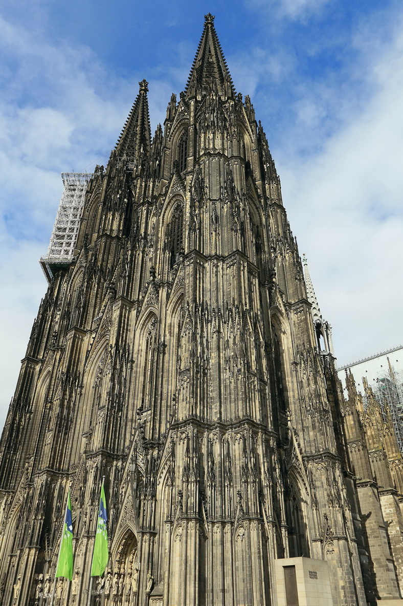 Dauerbaustelle Klner Dom, hier eine Aufnahme mit Gerst am 29. Juli 2017.