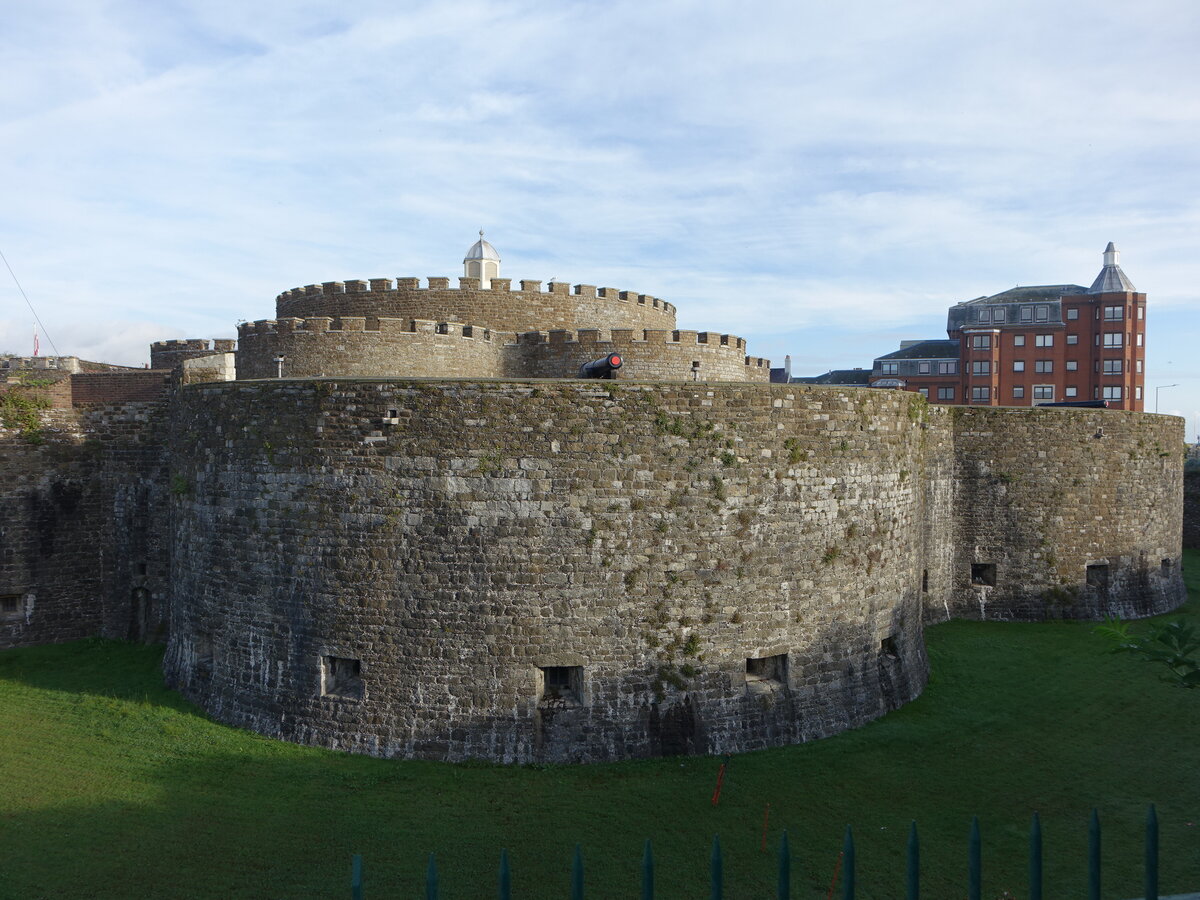 Deal Castle, erbaut von 1539 bis 1540 durch Heinrich VIII., Wasserburg aus Stein mit einen Bergfried (02.09.2023)