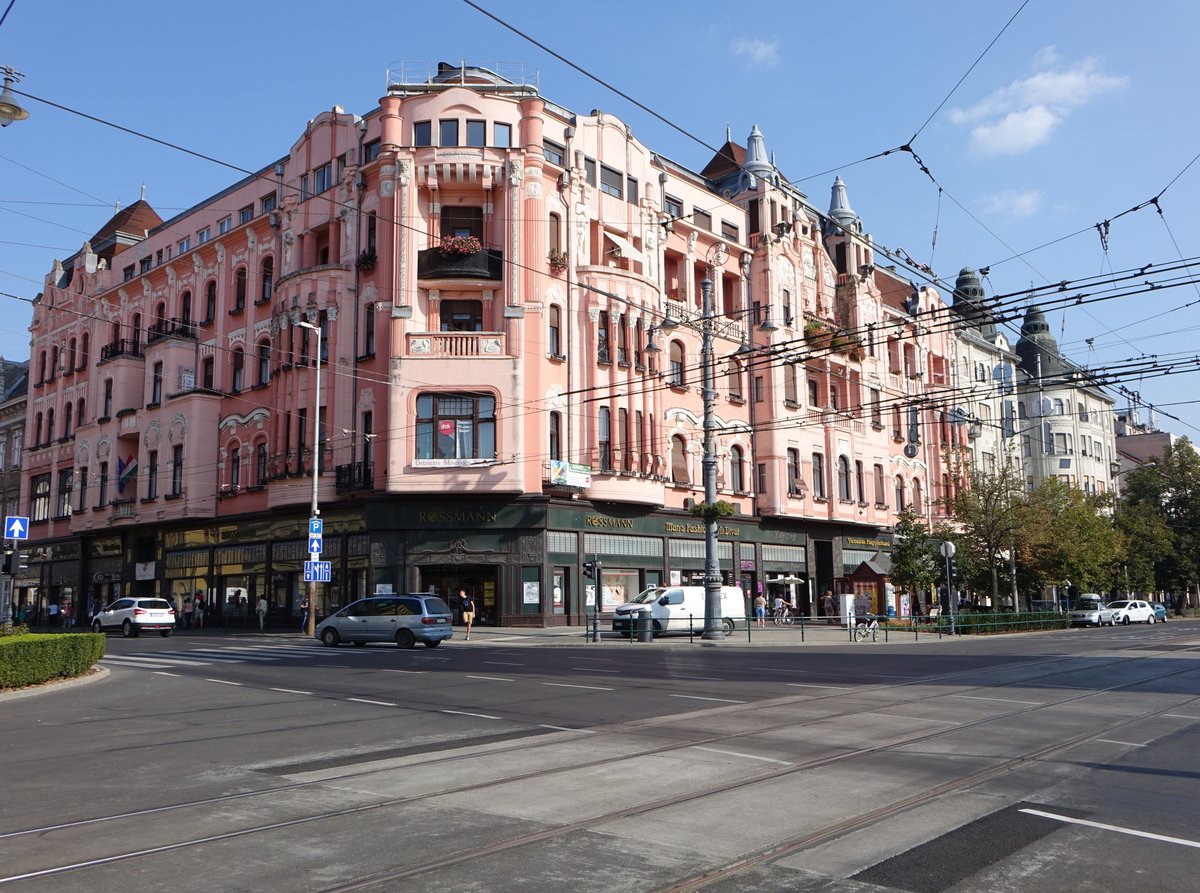 Debrecen, Gebude in der Hauptstrae Piac Utca (05.09.2018)