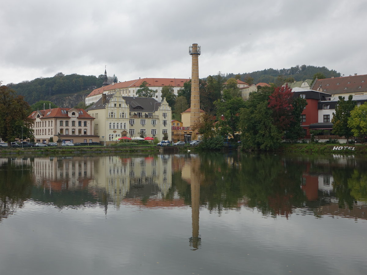 Decin / Tetschen, Blick ber den Schlosee auf die Altstadt und Schlo (27.09.2019)