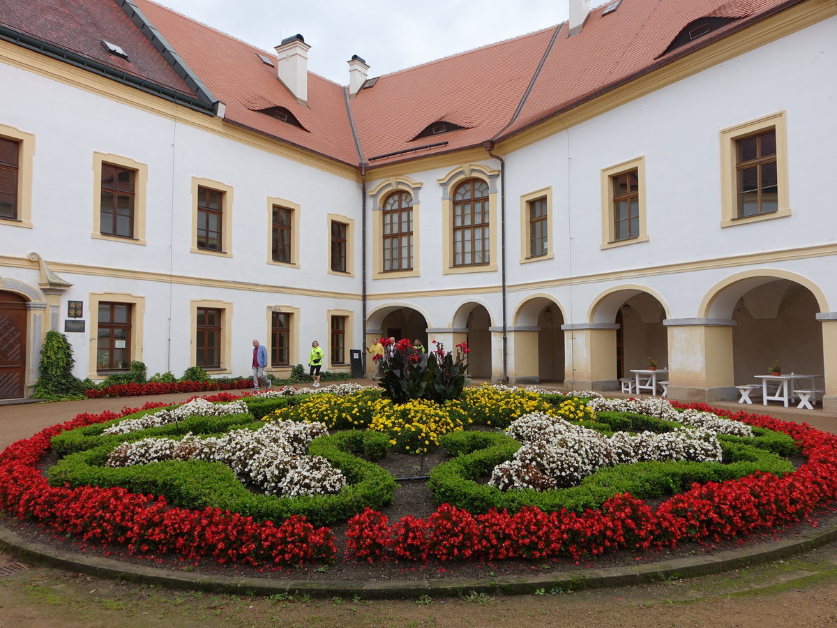 Decin / Tetschen, Innenhof im Barockschlo, erbaut 1750 (27.09.2019)