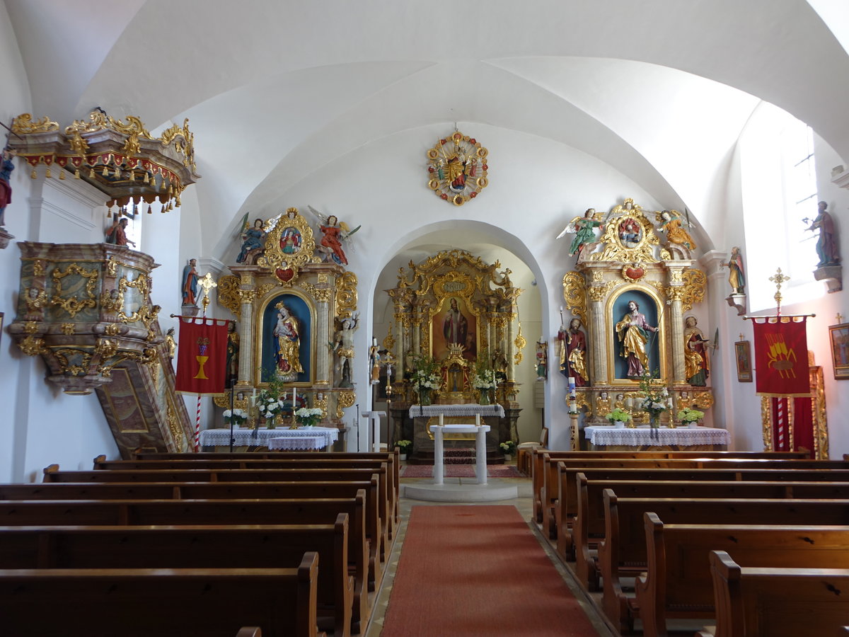 Deinschwang, Innenraum der kath. Pfarrkirche St. Martin, Hochaltar von 1750, Seitenaltre um 1700 (11.06.2017)