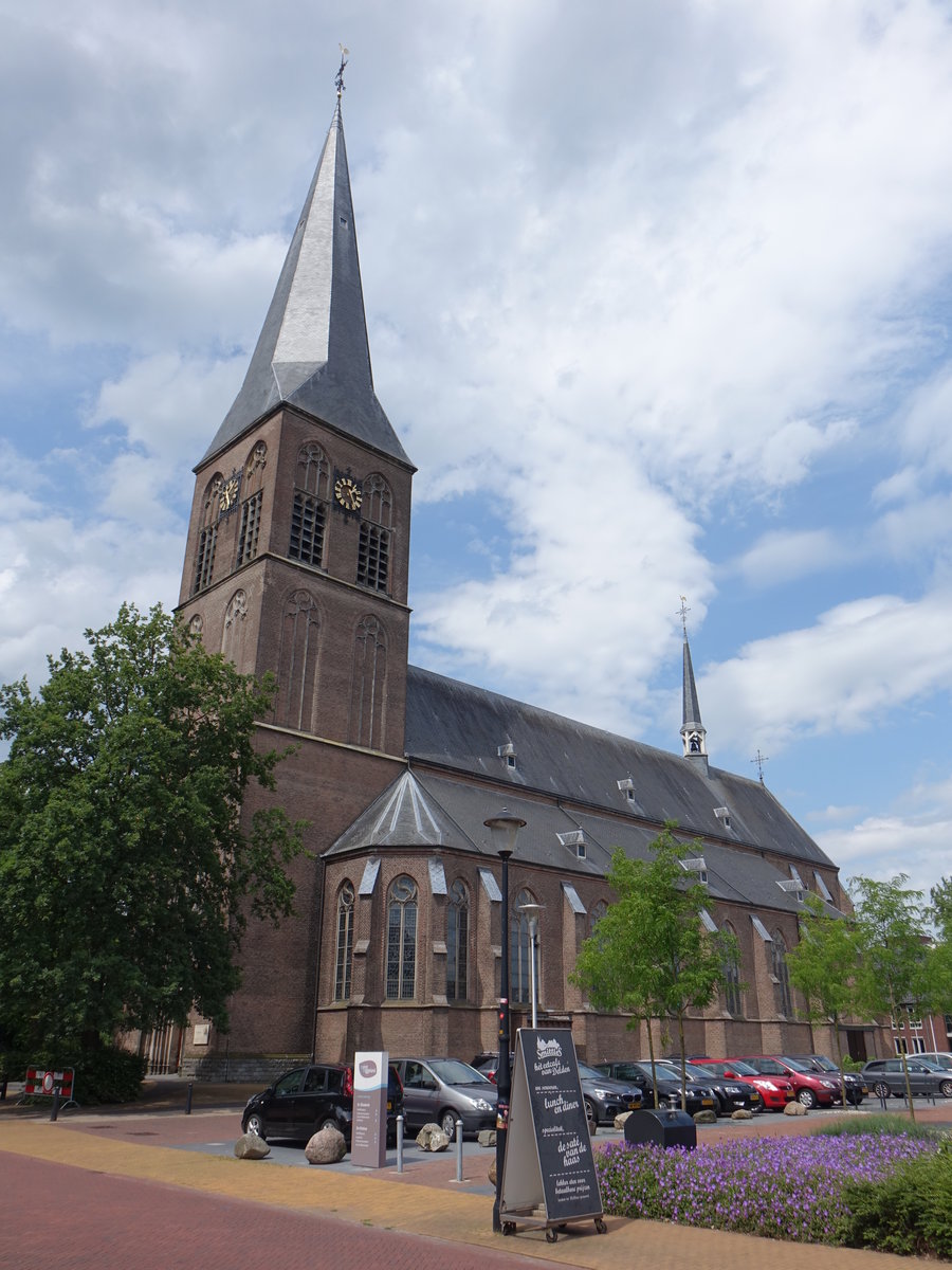 Delden, neugotische kath. St. Blasien Kirche, erbaut bis 1873 durch P. de Jong (22.07.2017)