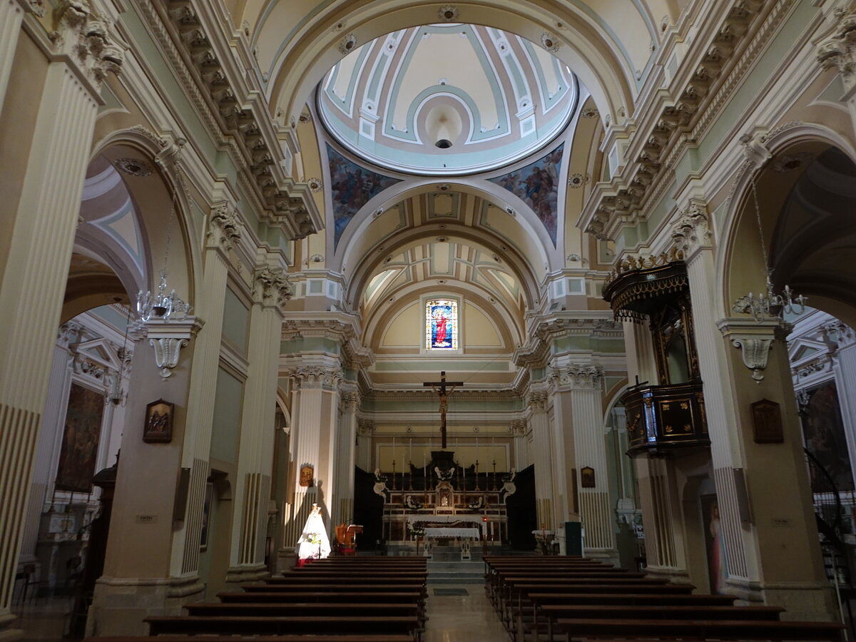 Deliceto, Innenraum der Pfarrkirche San Salvatore, erbaut von 1744 bis 1792 (25.09.2022)