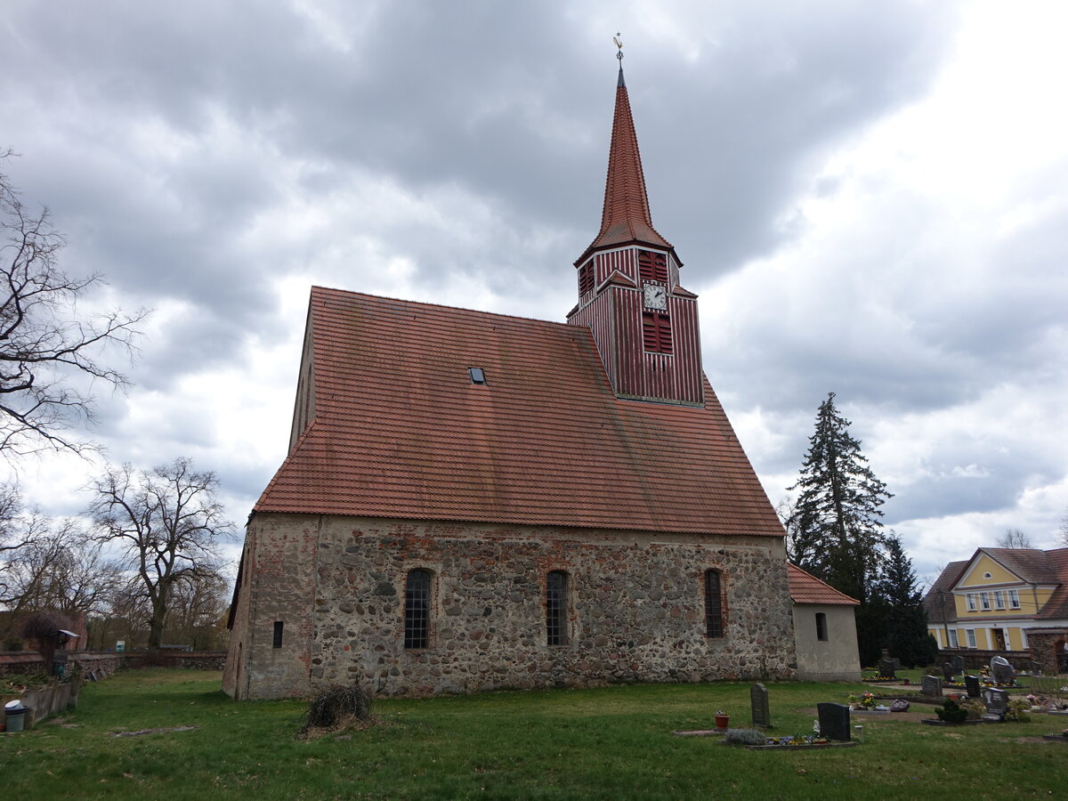 Demnitz, evangelische Kirche, sp�tgotische Feldsteinkirche von 1350 (05.04.2026)