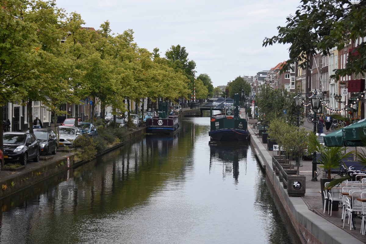 DEN HAAG, 05.08.2017, Blick von der Wagenbrug in die Zuid Singelsgracht (andere Richtung)