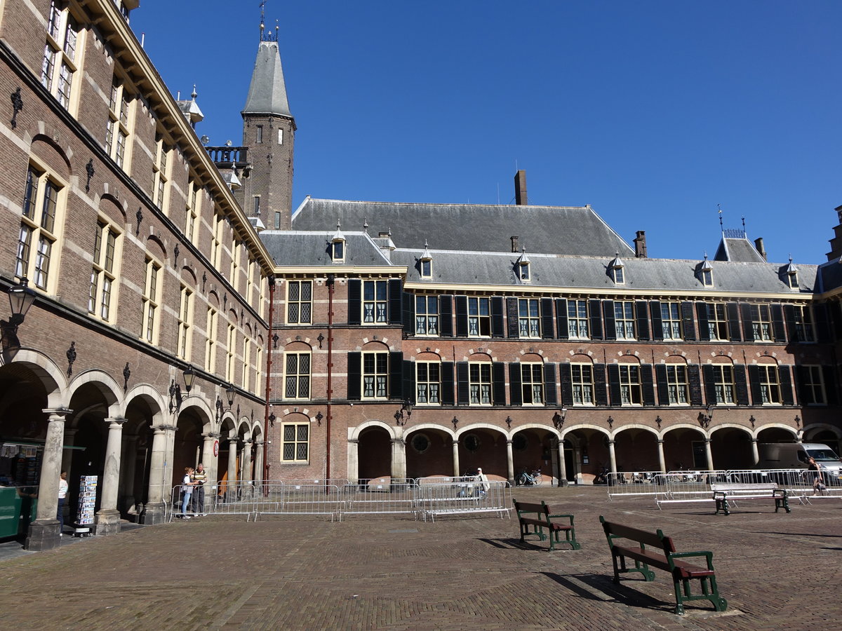 Den Haag, Binnenhof, mittelalterlicher Gebäudekomplex mit Sitz der niederländischen Regierung (24.08.2016)